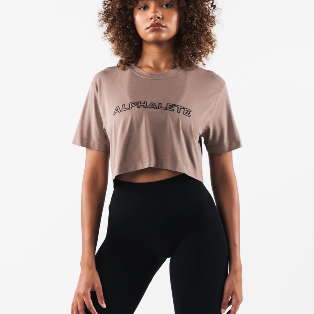 Alphalete Core Airtech SS Crop - Creamy Beige - Size Medium